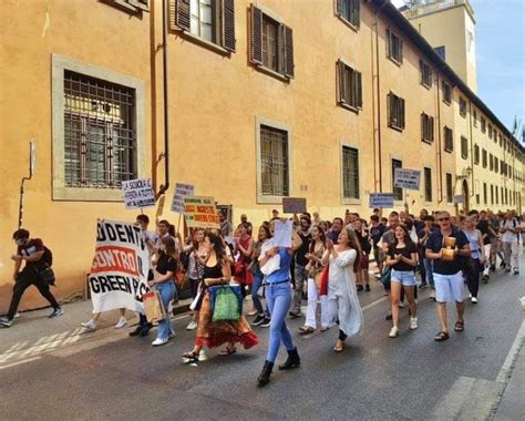 Manifestazione no green pass oggi a Firenze no al corteo sì al presidio