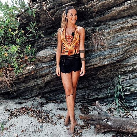 Fotos Los looks con bikini más sexys de Lara Álvarez en Supervivientes Mujerhoy