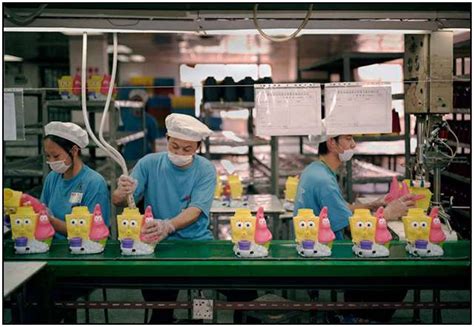 Photo Series of Chinese Toy Factory Workers – Moolf