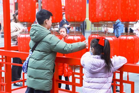 新春走基层｜逛庙会看巡游闹元宵 广府年味不停【8】 广东频道 人民网