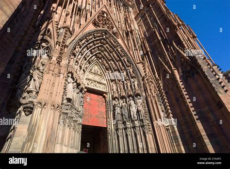 Skulpturen Aus Dem 14 Jahrhundert Stockfotos Und Bilder Kaufen Alamy