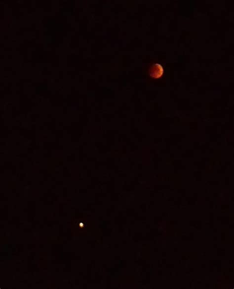 Red Moon And Mars Planet Visible To Naked Eyes Right Now Peak Clear