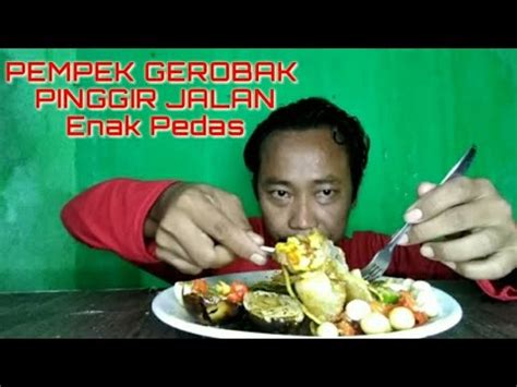 Makan Pempek Gerobak Pinggir Jalan Kagak Kalah Deeeh Youtube