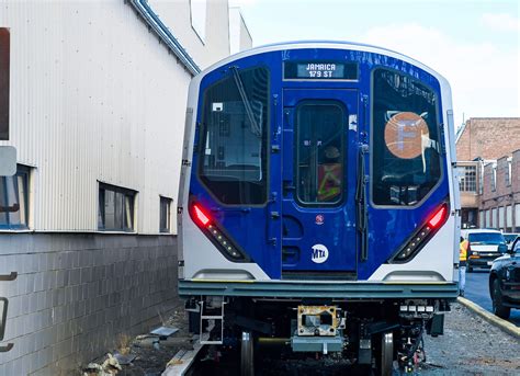 Mta Unveils A New Superlong Bendy Subway Car