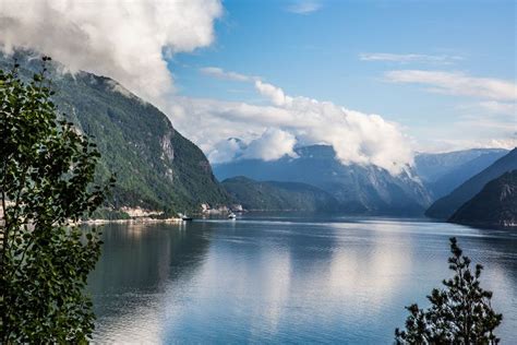 Hardangerfjord | Earth Trekkers