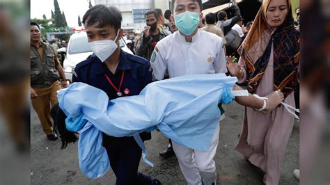 Terremoto En Indonesia Fuerte Sismo De Magnitud De 56 Deja Decenas De Muertos Y Heridos