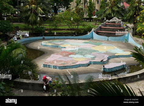 Africa Shaped Fountain Uhuru Gardens Mombasa Kenya Stock Photo Alamy