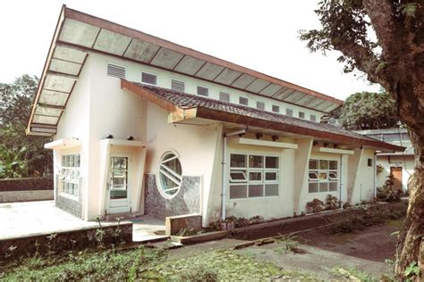 gaya arsitektur jengki desain khas indonesia  nyentrik