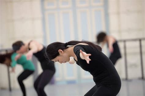 Corso Di DANZA MODERNA PER ADULTI PRINCIPIANTI Scuola Di Danza E