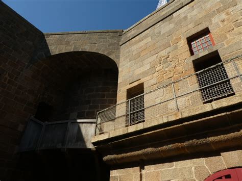 Le château du Taureau dans la baie de Morlaix Femin elles