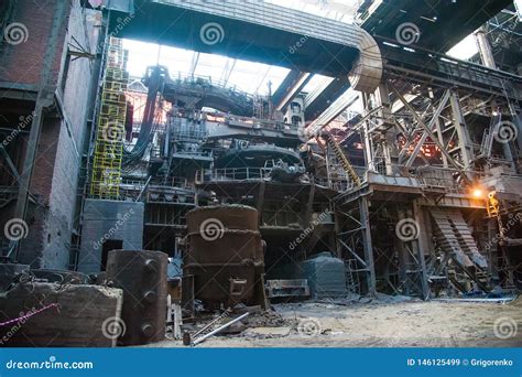 Planta Metal Rgica Abandonada Vieja Imagen De Archivo Imagen De Tubo