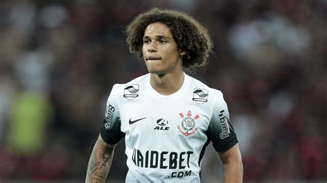 Sem Espa O No Corinthians Guilherme Biro Atrai Interesse De Clubes De