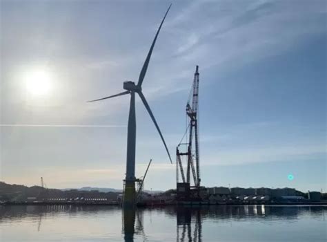 Instalan La Primera Turbina Del Parque E Lico Flotante M S Grande Del