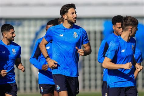 Marko Grujic Falha Treino Do Fc Porto Bursite No Calcanhar Direito