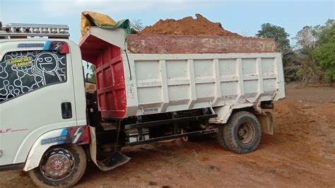 Mobil Dump Truk Pasir Bernyali Super Bongkar Muatan Tanah Timbunan