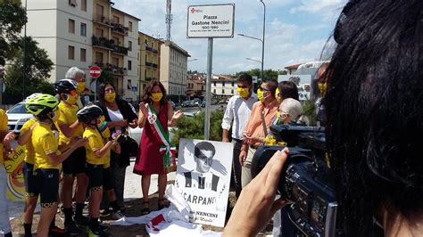 Ciclismo Inaugurata A Firenze La Piazza Intitolata A Gastone Nencini