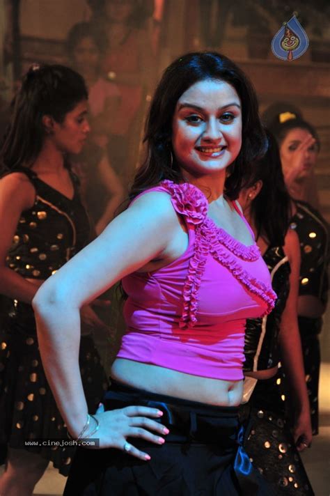 Sonia Agarwal Hot Pics Photo 40 Of 58