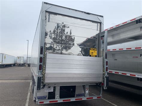 Trailer Liftgate Issues: Causes & Repairs