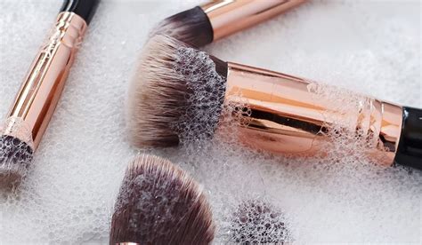 Ikutilah Tips Berikut Ini Cara Mencuci Brush Make Up Yang Simple