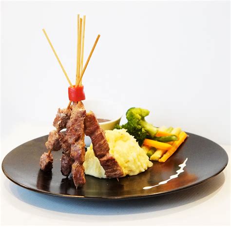 Hotel Santika Premiere Bintaro Hadirkan Menu Promo Beef Saikoro Skewer