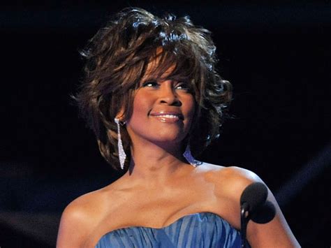 Whitney Houston biography, birth date, birth place and pictures