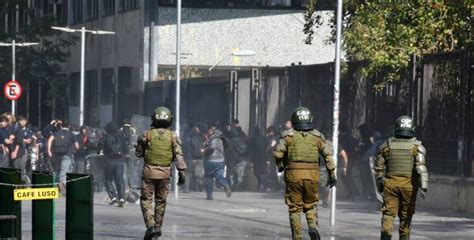 Desórdenes en el Instituto Nacional deja tres detenidos