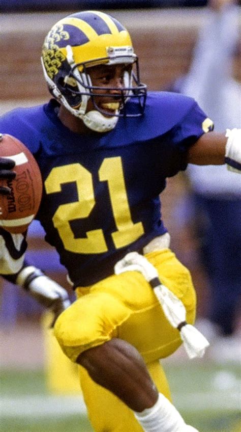 Desmond Howards Iconic Heisman Pose | Michigan sports, Wolverines ...