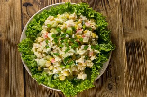 Salade De Bâtonnets De Crabe Maïs Sucré Concombre œufs Riz Et