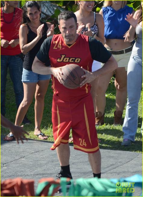 Ben Affleck: 'Runner, Runner' Basketball!: Photo 2691114 | Ben Affleck ...