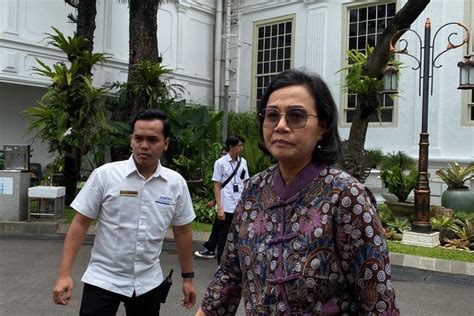 Foto Ketika Sri Mulyani Promosikan Agak Laen Ke Luhut Pandjaitan Dan