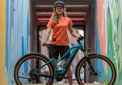 Dynamik Abend Ltere Damen Mtb E Bike Hausaufgaben Machen