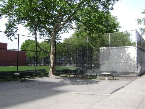 Dunbar Playground Handball Courts : NYC Parks