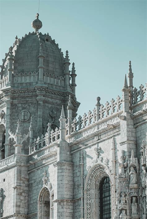 hidden cafes  local hangouts   find   coffee