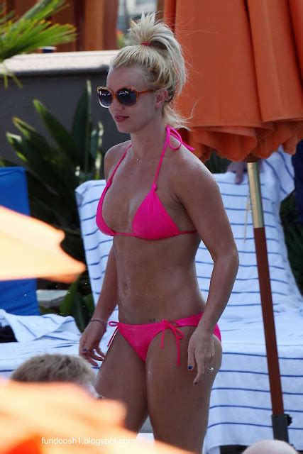 Fun Unlimited Britney Spears In Pink Bikini Swimming Pool