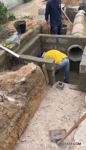 Trabalhos de drenagem da Rua Felipe Feruk no Parque Ecológico estão