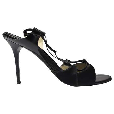 Sandales à lanières Gucci en satin noir ref 477838 Joli Closet