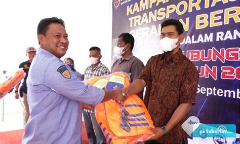 Pktv Kaltim Ksop Kelas Ii Bontang Bagikan Jaket Pelampung Dan