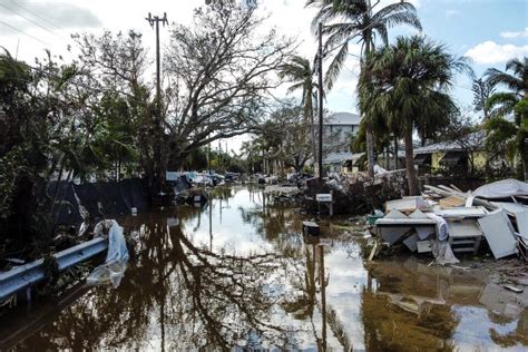 L Ouragan Milton Fait Au Moins Morts En Floride Dans Une R Gion D J