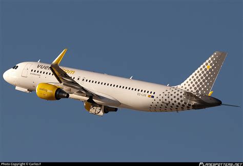 EC LVX Vueling Airbus A320 214 WL Photo By Carlos F ID 439900