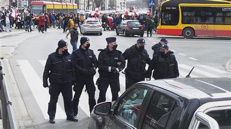 Warszawa Protest Antycovidowc W Marsz O Wolno Policja U Y A