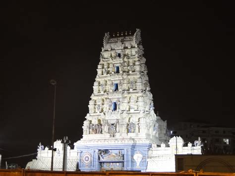 Vineet's Spiritual Yearnings: ISKCON Temple, Bangalore