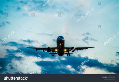 903 Airport Beacon Images, Stock Photos & Vectors | Shutterstock