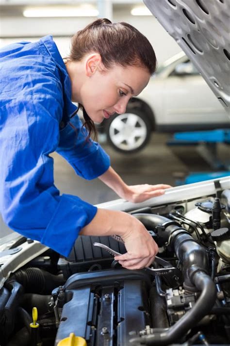 Senai PE cria vagas em curso de mecânica automotiva para mulheres