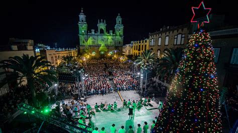 El encendido de la luces arranca más de un mes de actos navideños en