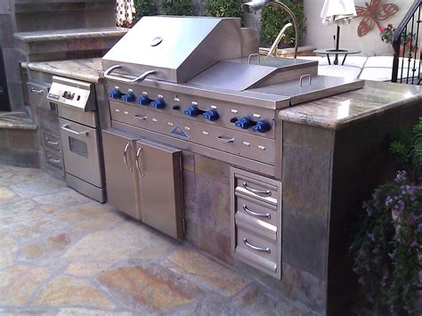 Custom Barbecue Island With Stainless Steel Grill Accessories Vista