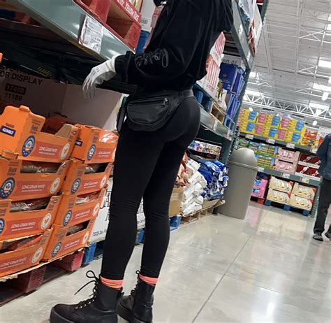 Cute Slim Light Skin Ebony With A Plump Ass And Vpl Spandex Leggings
