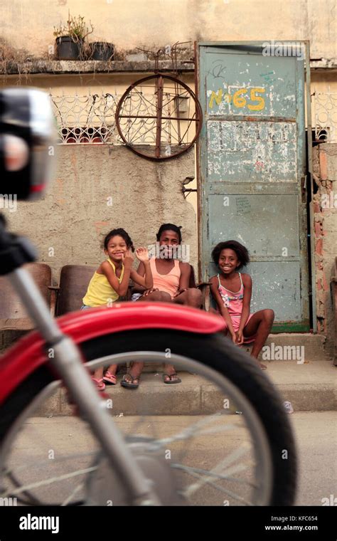 Favela Kinder Fotos Und Bildmaterial In Hoher Auflösung Alamy