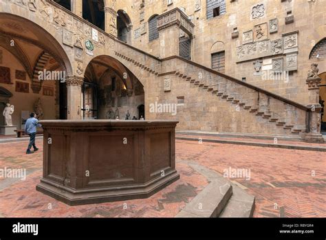 Museo Del Bargello Fotos Und Bildmaterial In Hoher Auflösung Alamy