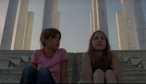 ‘Water Lilies’: Navigating the Turmoil of First Love – Film Daze