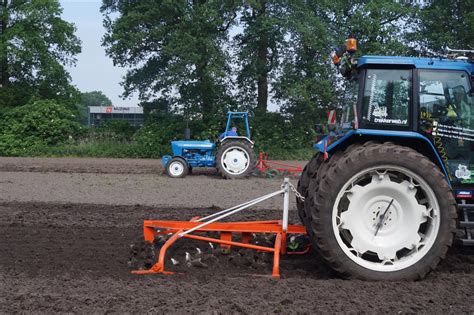 New Holland Ploegen Zaaien En Eggen Voor Bloemrijke Akkers